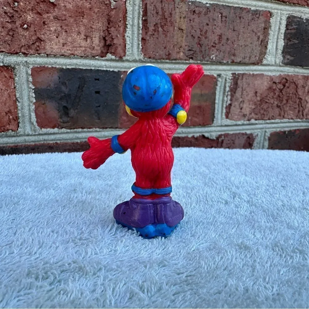 Fisher Price Sesame Street Roller Blading Skating ELMO Collectible Figure